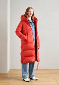 Marc O'Polo PUFFER COAT WITH HOOD SIDE SLITS WITH ZIPPER WELT POCKETS BACKPACK BELTS - Sulemantel - poppy red