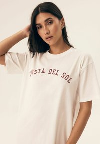 Henderson NIMES mleczny