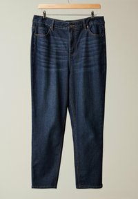 Tummansininen farkut suoranlahkeisella leikkauksella, joissa on viisi taskua, kultaiset tikkaustyöt ja klassinen nappisulku. Sileä rakenne ja hienovarainen kiilto.