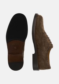 Scarpe brogue in suede marrone con dettagli perforati, foderate in pelle e con suola in gomma. Numero 42, prodotte in Italia.
