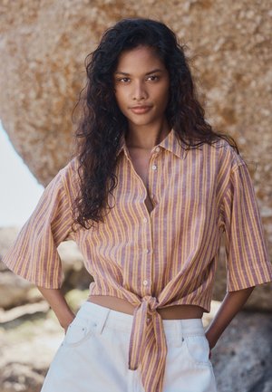 Next, REGULAR FIT - TIE-FRONT SHORT SLEEVE SHIRT . - Nööpidega pluus - orange burgundy stripe