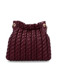 Burgunderfarbene gesteppte Handtasche mit gerafftem oberen Teil, versehen mit einem goldfarbenen Kettendetail und einer weichen, strukturierten Oberfläche in einer runden, kompakten Form.