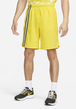 Nike Performance Pantalón corto de deporte - yellow