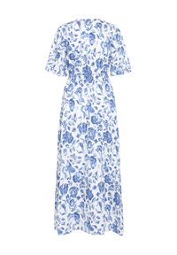 Valge maksikleit lühikeste varrukatega ja sinise lillmustriga, liibuv vöökoht ning voogav seelik.