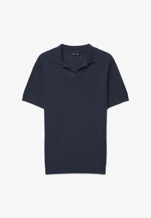 Polo a maniche corte blu navy realizzata in tessuto morbido con colletto morbido e spacchi laterali sull'orlo. L'etichetta della taglia indica XL.