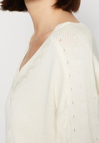 Guess Maglione - off-white