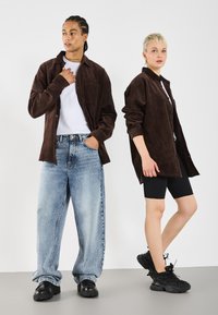 YOURTURN UNISEX - Jas - brown