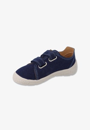 Granatowe tkaninowe sneakersy z dwiema rzepami, białą gumową podeszwą, teksturowanym noskiem oraz kontrastowymi detalami w szyciu.