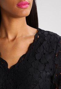 Cream Cocktailklänning - black