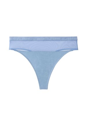 Tanga azul claro de Calvin Klein con banda superior de malla y cinturilla con la marca, diseño sencillo y minimalista.