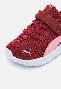 Puma ANZARUN LITE UNISEX - Sapatos para corrida em estrada - intense red/peony