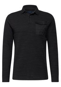 Czarny longsleeve polo z teksturowanej tkaniny, z kołnierzykiem zapinanym na guziki oraz kieszonką na lewej piersi z jednolitym czarnym akcentem.