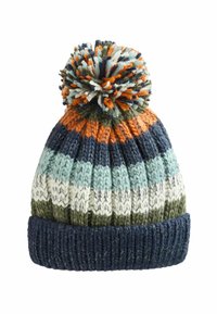 Bonnet tricoté avec un motif multicolore en bleu, vert, orange et blanc, doté d'un grand pompon sur le dessus et d'un poignet côtelé.