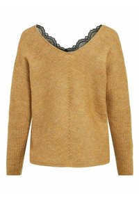 Pull en maille jaune moutarde à manches longues avec poignets côtelés et un col en V profond laissant apparaître une bordure en dentelle noire en dessous.