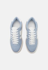 Madden Girl NAVIDA - Sportcipő - light-blue