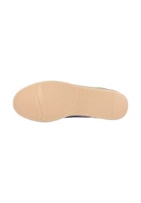 Suola di una scarpa, realizzata in un materiale gommoso di un colore biscotto chiaro con una superficie testurizzata, leggere scanalature di flessibilità e il nome del marchio in rilievo vicino al tallone.