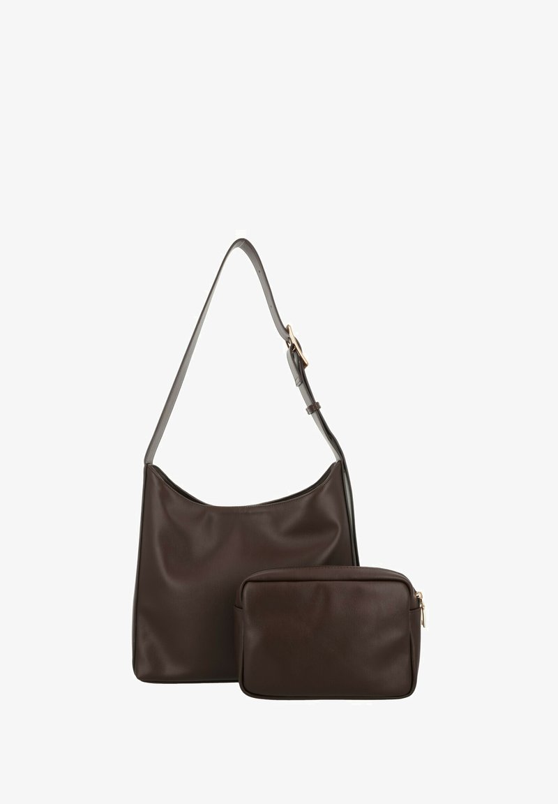 Borsa a tracolla in pelle marrone con una superficie liscia e una forma curvata, accompagnata da una pochette più piccola con zip dello stesso materiale.