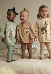 Next 3 PACK  - REGULAR FIT SET - Nattplagg set - sage green cream camel character