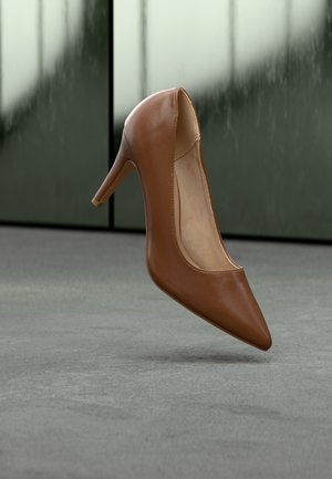 Saltos altos - cognac