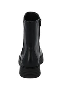 Botín de cuero negro hasta el tobillo con cremallera lateral, puntera redonda y suela de goma texturizada. Acabado liso con un sutil detalle de costura.