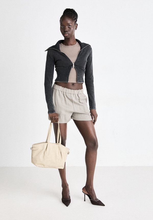 RELAXED HIGH WAIST - Shorts - taupe4