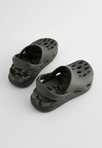 Next REGULAR FIT - Clogs - khaki camo