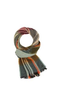 Bufanda multicolor con un patrón geométrico, con acentos en verde, negro y naranja. Bordes con flecos y textura suave.