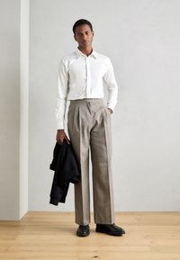 Esprit Chemise classique - white