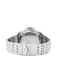 Montre en acier inoxydable argenté avec un bracelet à maillons, un boîtier rond, une couronne à droite et une boucle arborant le nom de la marque.