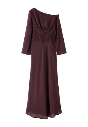 Vestido largo morado oscuro de un solo hombro con mangas largas y detalle fruncido alrededor de la cintura, falda fluida y escote asimétrico.