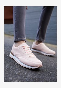 Não selecionado, rosa