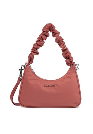 Borsa a tracolla in nylon rosa con manico arricciato, cerniera argentata e dettaglio del logo. Presenta una tracolla removibile e una forma arrotondata.