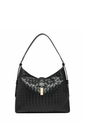 Schwarze Lederhandtasche mit gewebtem Muster, ein einzelner Schulterriemen und goldener rechteckiger Verschluss an der vorderen Klappe.