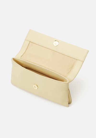 Loeffler Randall CHARLEE FLAP  - Clutch - sbutr