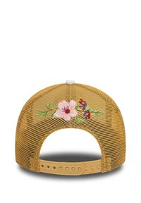 Gelbe Netz-Rückenkappe mit floralem Bestickung in Rosa und Blau, verstellbarem Snapback-Verschluss und einem weißen oberen Knopf.