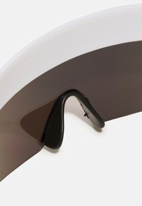 Urban Classics VISOR SUNGLASSES UNISEX - Aurinkolasit - white