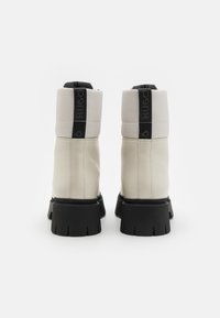 HUGO Stivaletti con plateau - off-white