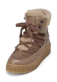 Brązowy, sznurowany but z miękką podszewką z sztucznego kożucha, wykonany z zamszu i skóry, z okrągłym noskiem oraz grubą, ryflowaną gumową podeszwą.