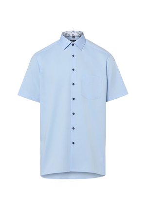 Chemise bleu clair à manches courtes avec boutons foncés, poche poitrine et col intérieur à motif.