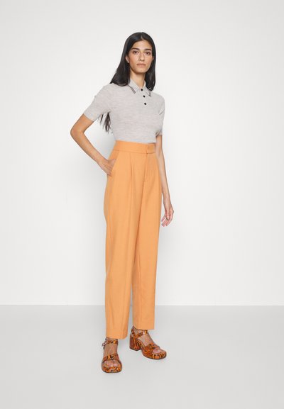 Rodebjer MEGAN - Pantalon classique - caramel brown