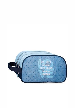 Bolsa de aseo de tela azul claro con doble cierre y asa azul oscuro, con texto "LOVE Pepe Jeans London" en el panel frontal.