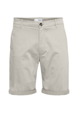 Beige afslappede shorts med opbrettede kanter, knap foran, bæltestropper og sidelommer, vist på en hvid baggrund.