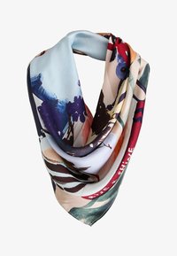 Neizvēlēts, blue brunch scene