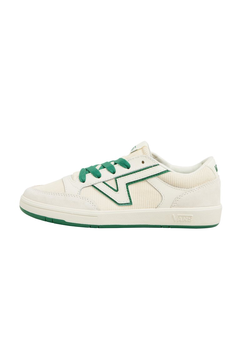Vans sneakers med en överdel i krämfärgad kordfläder med gröna detaljer, gröna snörningar och en vit gummisula. Minimalistisk design med logotypdetalj.