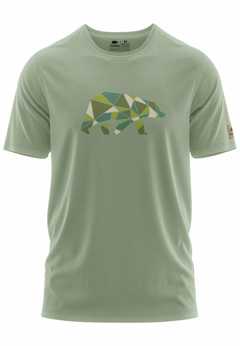 Camiseta de manga corta verde claro hecha de tela suave, con un diseño geométrico de un oso en tonos de verde, azul y crema. Etiqueta en la manga.