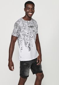 Koroshi SHORT SLEEVE - Marškinėliai su spaudiniu - blanco white