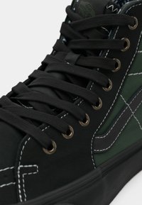 Vans SK8-HI GORE TEX UNISEX - Augsti sporta apavi - outdoor black/green