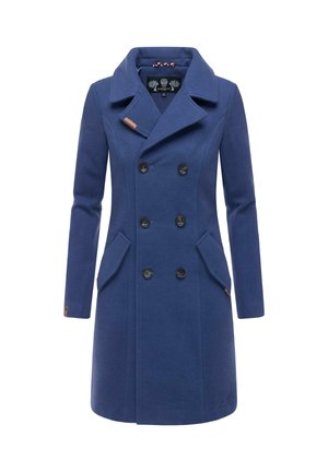 Manteau en laine bleu marine avec un design à double boutonnage, grand col cranté, deux poches latérales, boutons noirs et accent en cuir près de l'encolure.