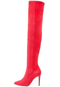Røde lårhøje støvler lavet af glat ruskind, med spids toe og en høj stiletthæl for et strømlinet design.