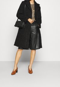 Dorothy Perkins Svetr - camel